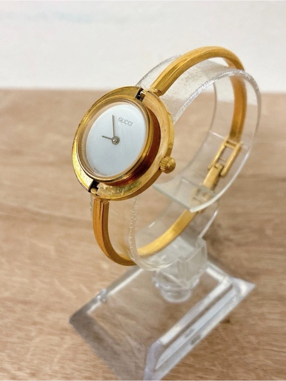 Gucci Gold-Tone Women's Bangle Watch with White Dial - Picture 3 of 5